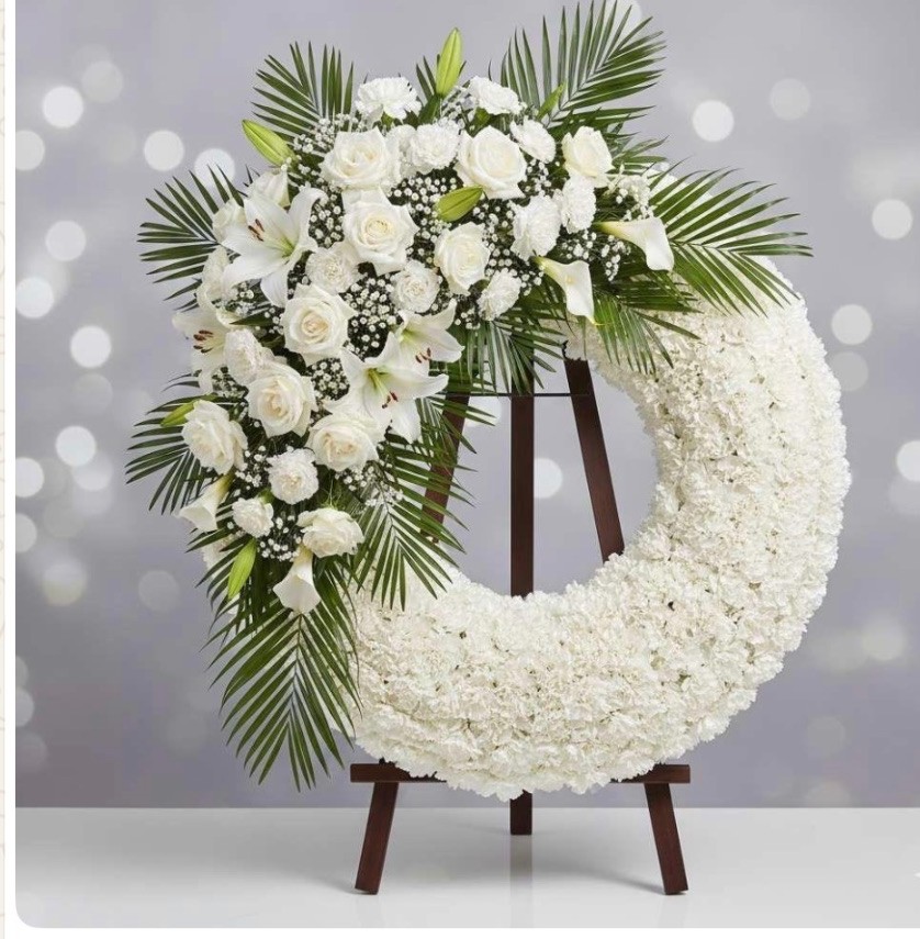 Crescent Wreath — Ivory